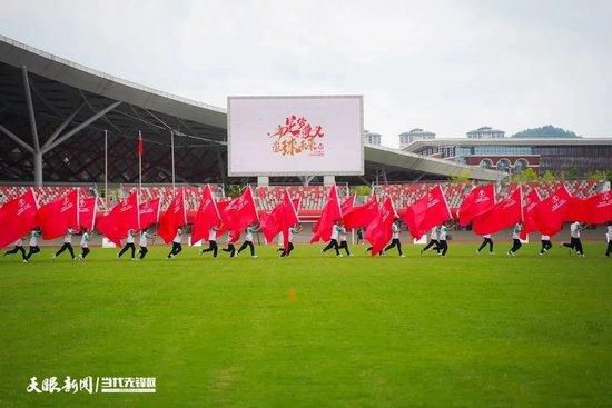 罗马诺独家消息，曼联中场范德贝克将租借加盟法兰克福，已经达成口头协议，HereWeGo！